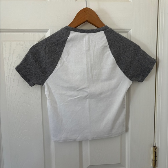 Women’s Adorable Hollister California Baby Tee Crop Top Size Small - Picture 4 of 4